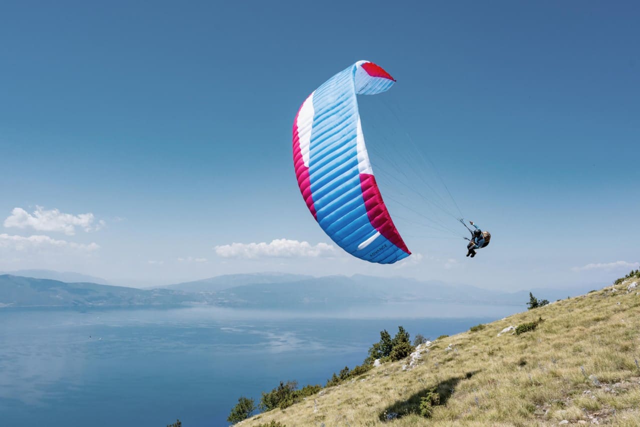 Advance Epsilon DLS: Elevate Your Flight advance epsilon dls paragliding montenegro4