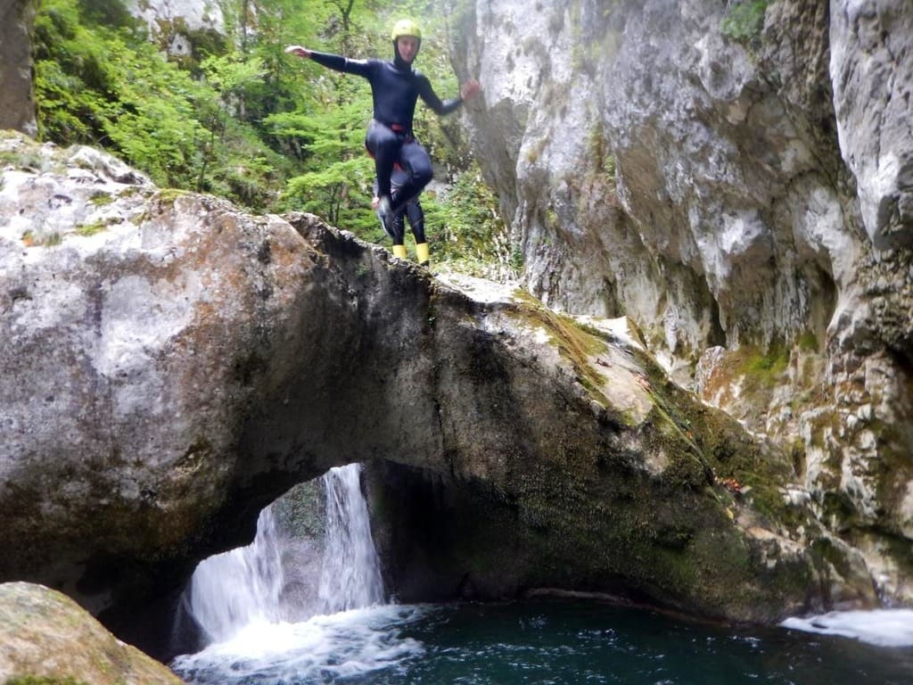 outdoor activity canyoning montengro5