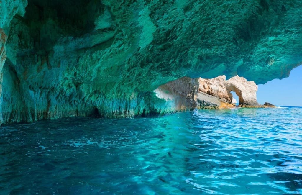 montenegro caves blue1