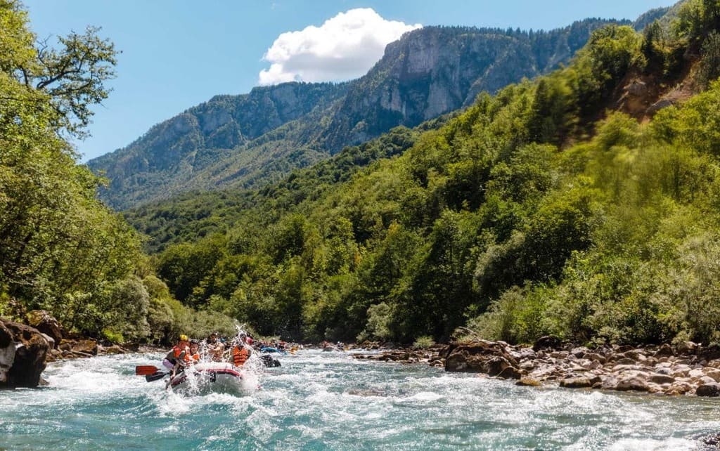 outdoor activity rafting montenegro3