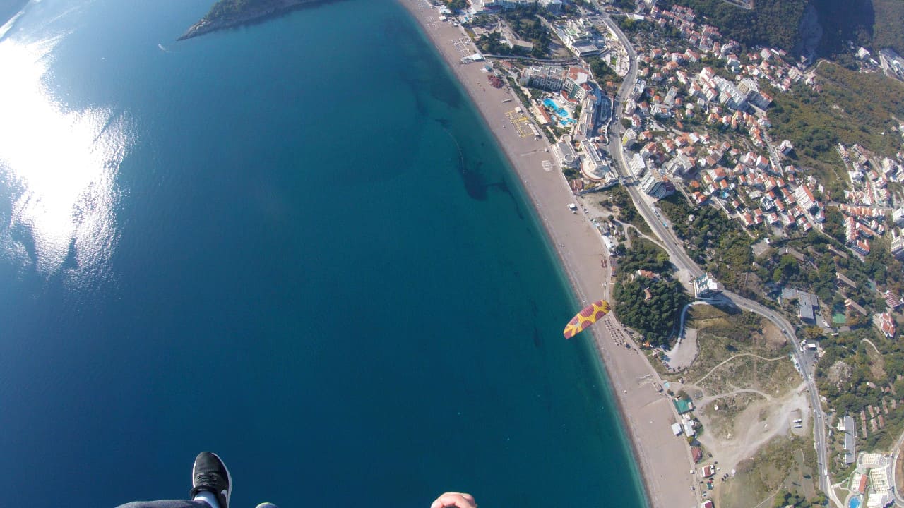 G0030359 becici paragliding
