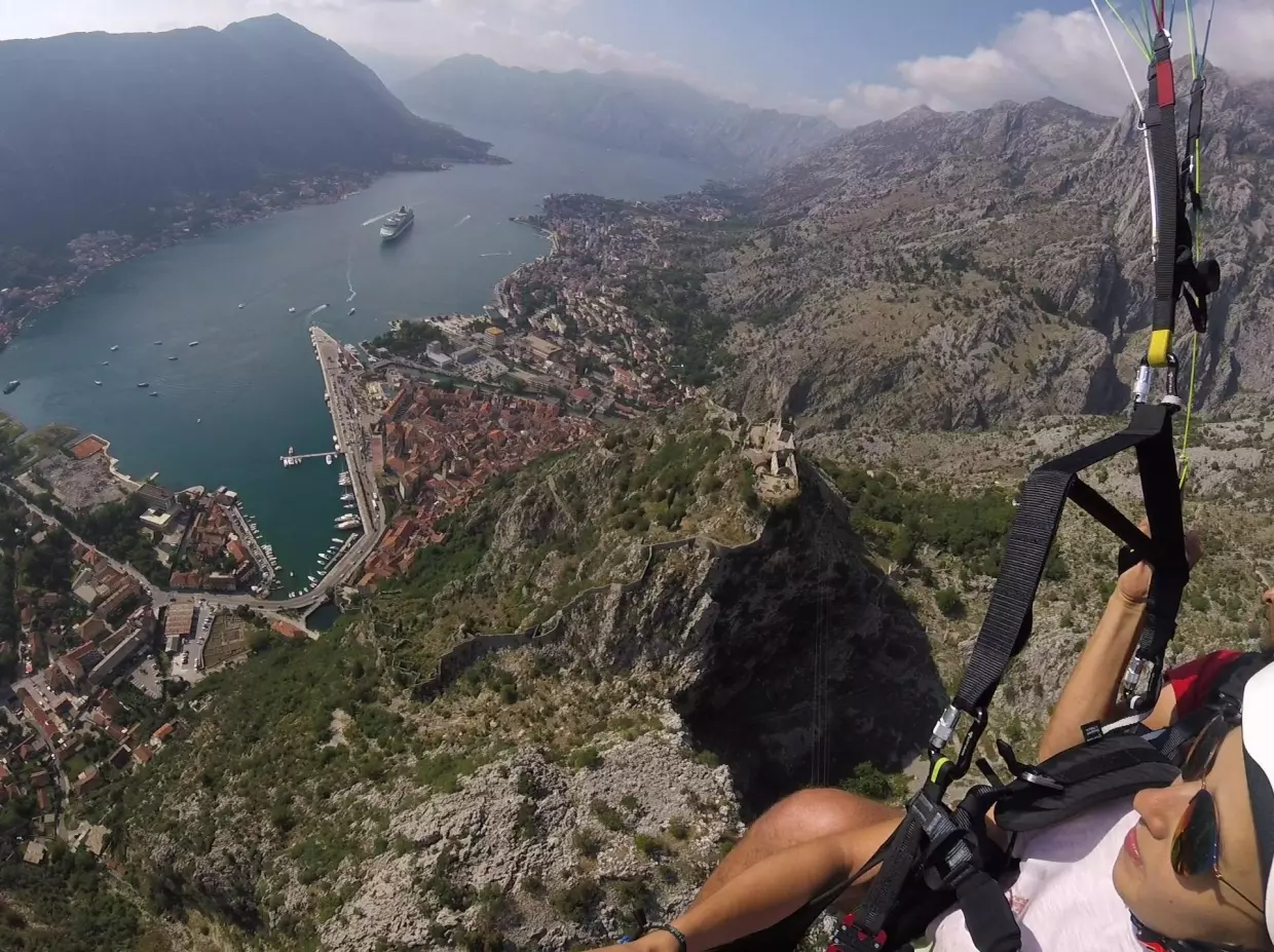 kotor paragliding montenegro 0507 24
