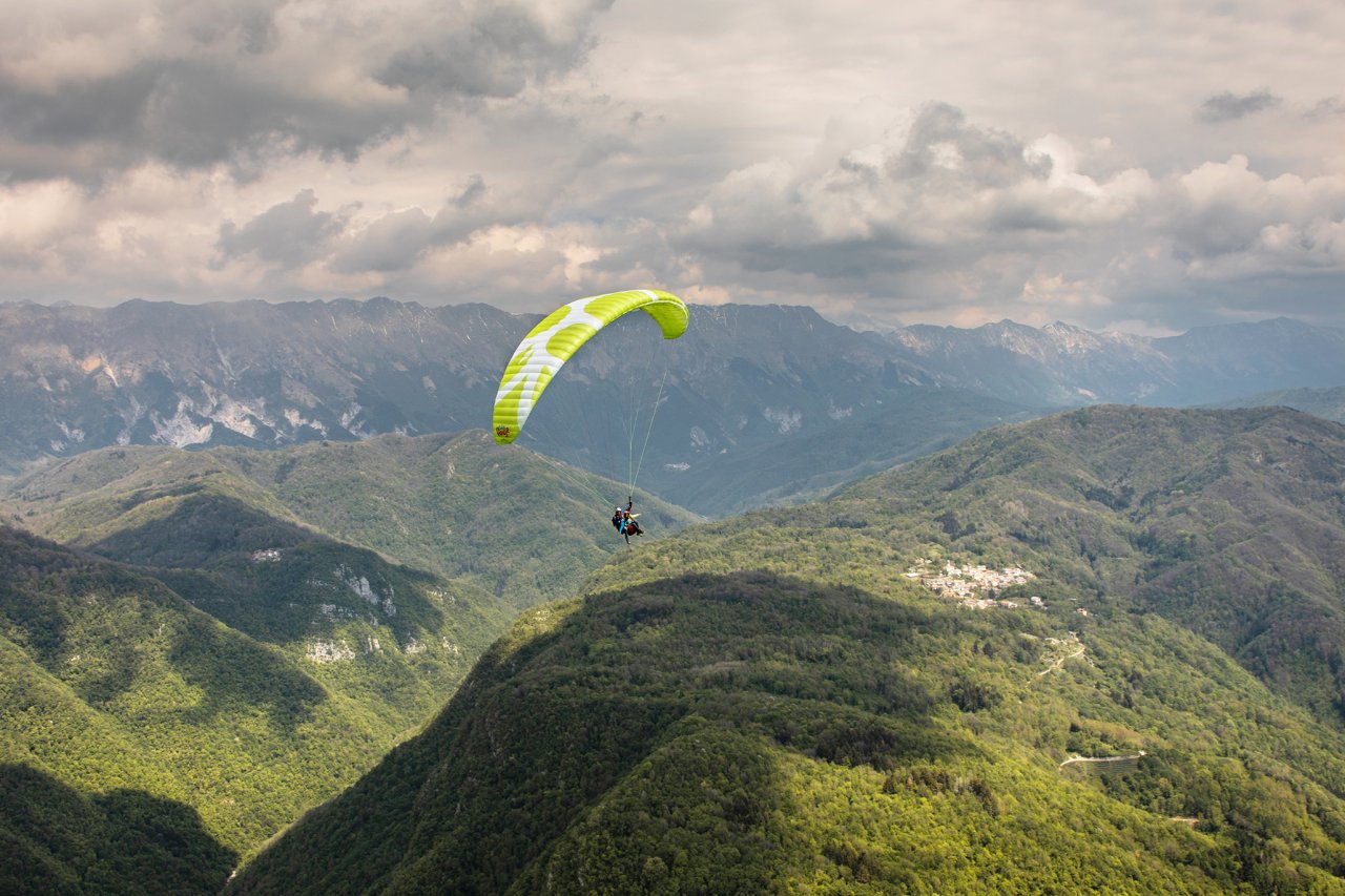 Icaro Parus&sup2; Tandem Paraglider Review &ndash; Lightweight and Agile EN-B Wing